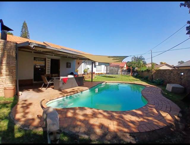 4 BEDROOM HOUSE FOR SALE IN MAGALIESKRUIN